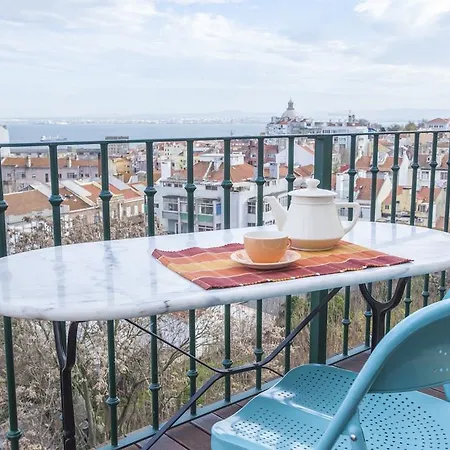 شقة Lovelystay - Graca Terrace With River View